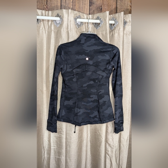 Women's Lululemon DEFINE jacket size 4. - Picture 2 of 11